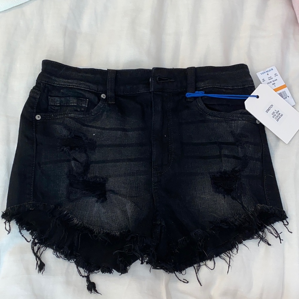 Von Maur distressed black jean shorts! NWT!